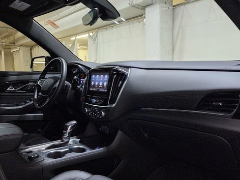 Used 2022 Chevrolet Traverse RS image 24