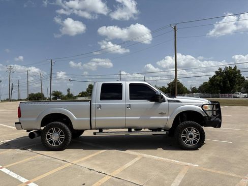 Used 2013 Ford F250 Platinum w/ FX4 Off Road Pkg AWD/4WD image 5