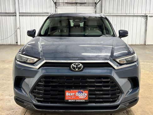 Used 2024 Toyota Grand Highlander AWD image 2