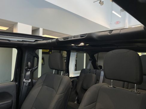 Used 2023 Jeep Wrangler Unlimited w/ Sun & Screen Package AWD/4WD image 39