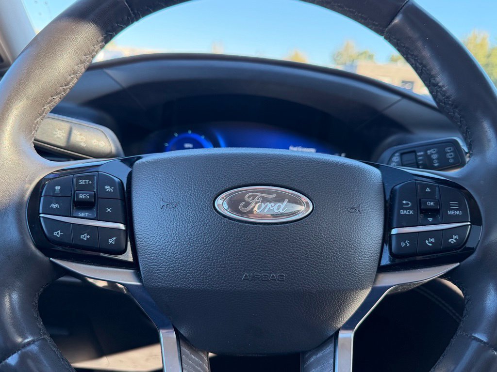 Used 2023 Ford Explorer Platinum w/ Technology Package AWD/4WD image 24
