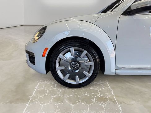 Used 2019 Volkswagen Beetle 2.0T SE FWD image 14