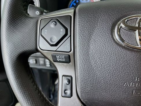 Used 2021 Toyota Tacoma SR5 AWD/4WD image 15