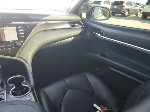 Used 2020 Toyota Camry XSE image 11