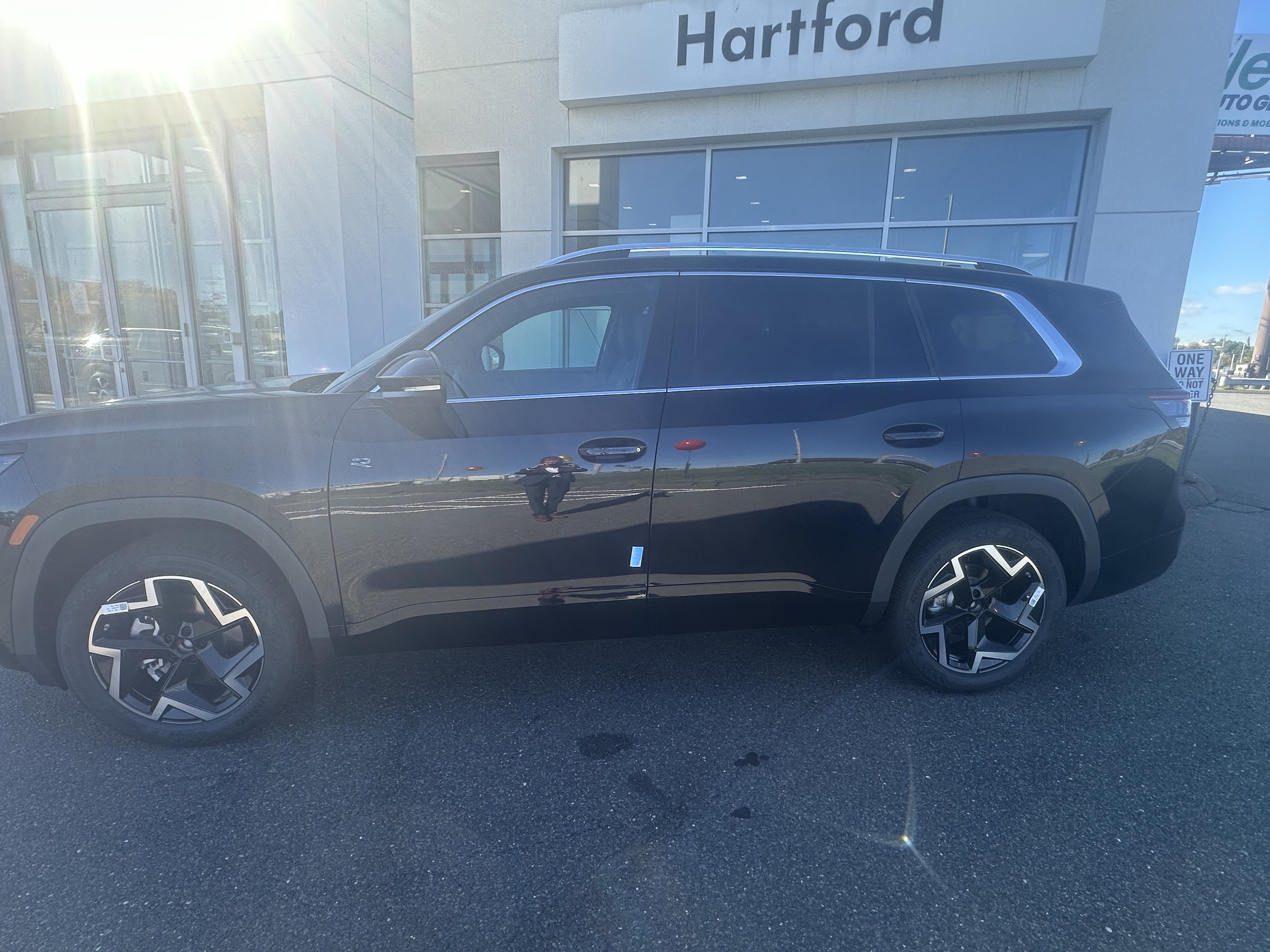 New 2027 Volkswagen Atlas SEL R-Line AWD/4WD image 1