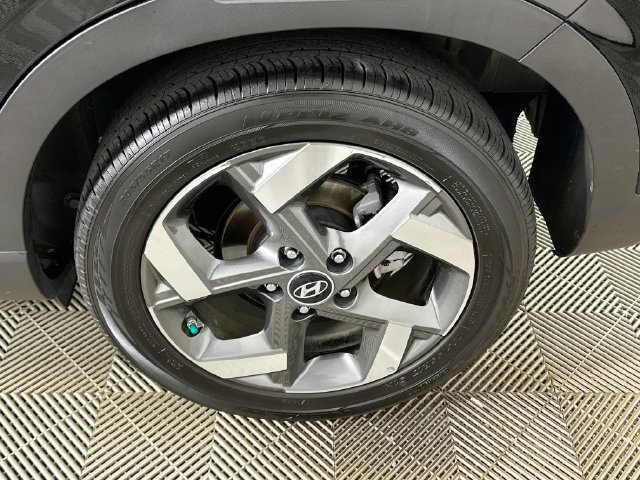 Used 2025 Hyundai Venue SEL FWD image 19