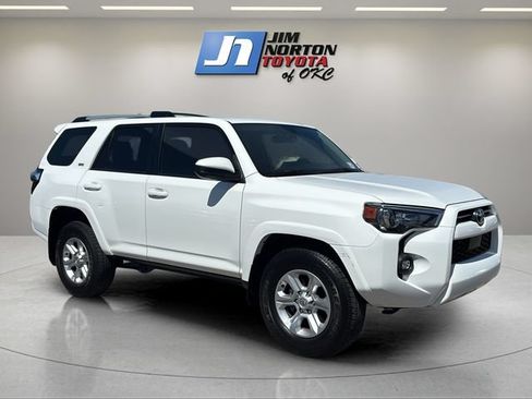 Used 2022 Toyota 4Runner SR5 RWD image 3