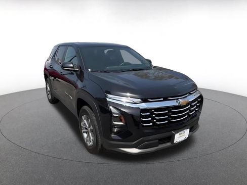 Used 2025 Chevrolet Equinox LT FWD image 3