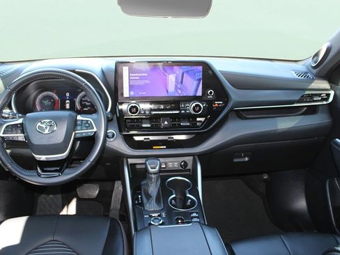 Used 2025 Toyota Highlander XSE image 24