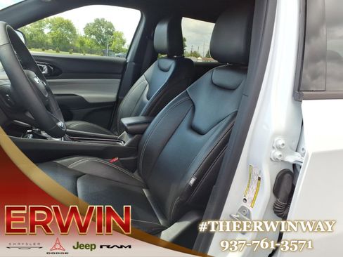 Certified 2025 Jeep Compass Limited AWD/4WD image 12