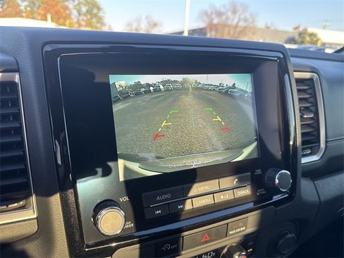 Used 2024 Nissan Frontier SV w/ SV Convenience Package image 21