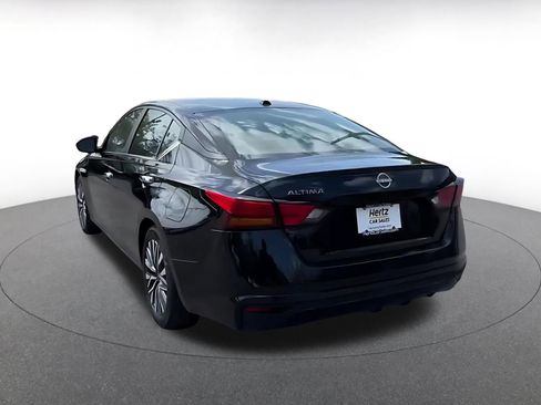 Used 2025 Nissan Altima 2.5 SV image 11