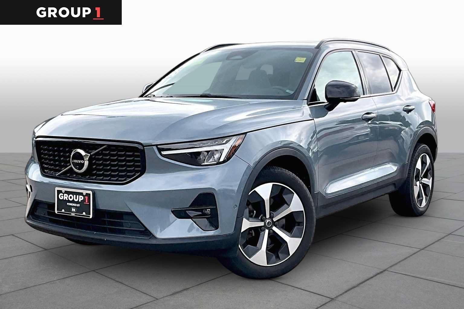 Used 2023 Volvo XC40 B5 Plus w/ Driver Assist Package AWD/4WD image 1
