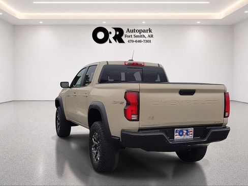 Used 2024 Chevrolet Colorado ZR2 w/ Technology Package AWD/4WD image 4