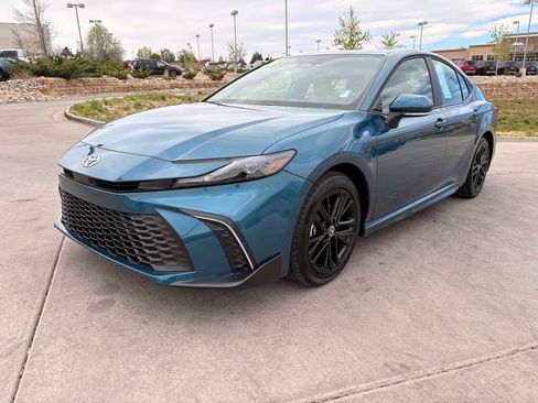 Used 2026 Toyota Camry SE FWD image 3