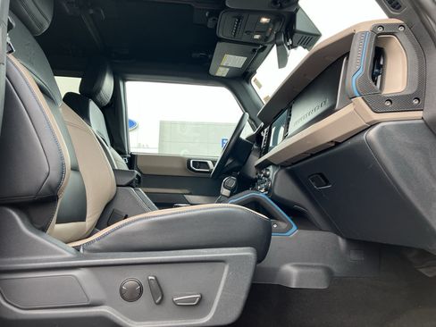 Used 2023 Ford Bronco Wildtrak AWD/4WD image 38