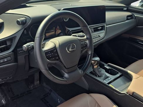 Certified 2025 Lexus ES 300h Ultra Luxury w/ Accessory Package (Z2) FWD image 16