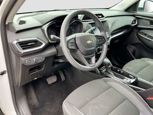 Used 2023 Chevrolet TrailBlazer LT FWD image 9