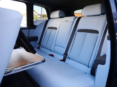 Used 2023 Rolls-Royce Cullinan w/ Cullinan Package AWD/4WD image 8