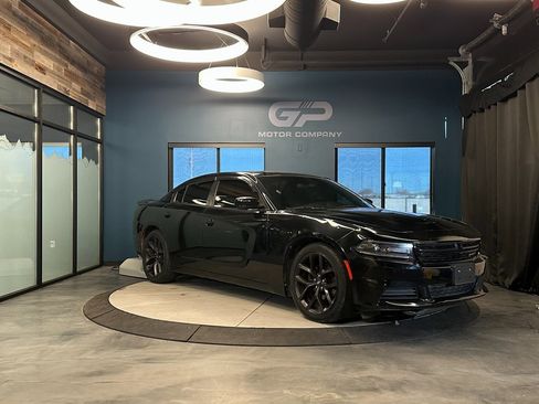 Used 2020 Dodge Charger SXT w/ Blacktop Package image 1