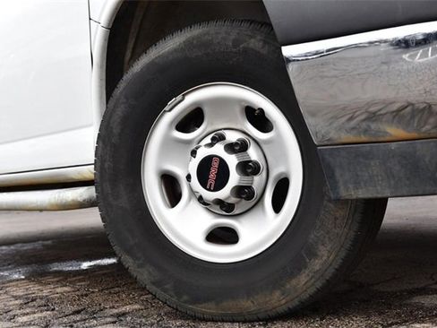 Used 2024 GMC Savana 2500 w/ Driver Convenience Package image 3