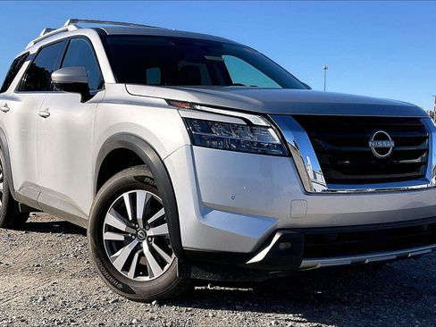 Used 2022 Nissan Pathfinder SL image 1