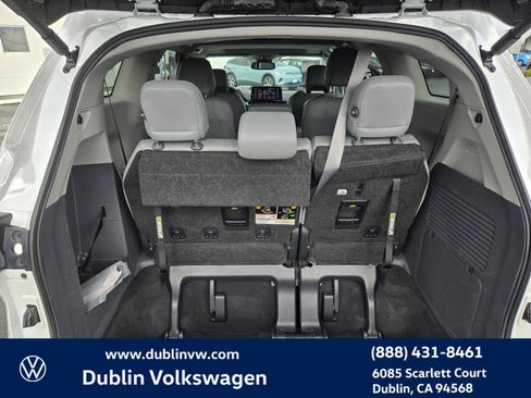 Used 2024 Toyota Sienna XLE image 25