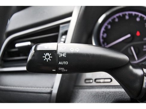 Used 2020 Toyota Camry SE FWD image 17