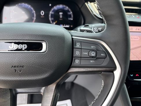 New 2026 Jeep Grand Cherokee L Limited w/ Luxury Tech Group II AWD/4WD image 20