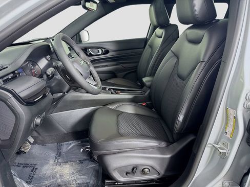 New 2025 Jeep Compass Latitude w/ Sun & Sound Group image 10