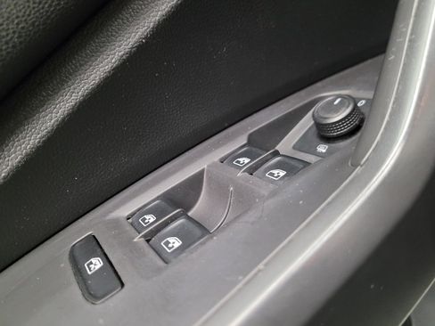 Used 2020 Volkswagen Jetta SE w/ SE Cold Weather Package FWD image 27
