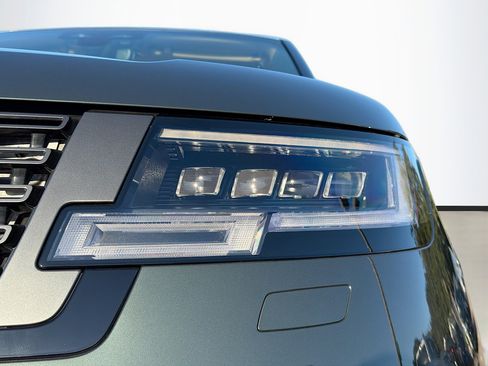 New 2025 Land Rover Range Rover SE image 9
