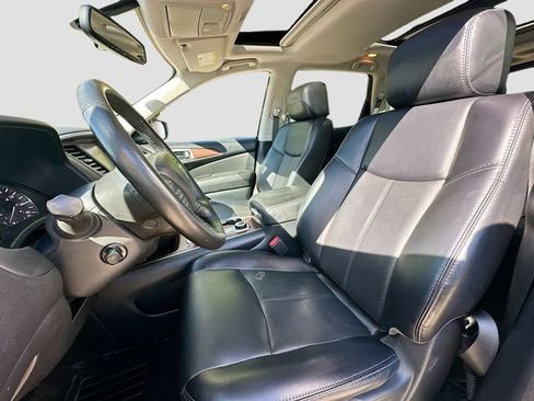 Used 2019 Nissan Pathfinder Platinum image 23