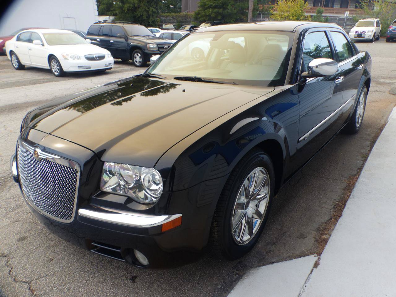 Used 2009 Chrysler 300 C w/ Protection Group II RWD image 2