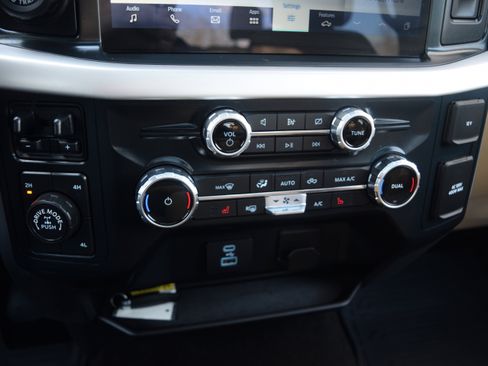 Used 2022 Ford F150 XLT w/ Equipment Group 302A High image 11