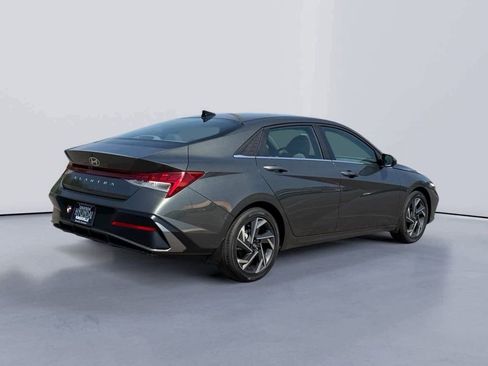 Used 2025 Hyundai Elantra SEL w/ Cargo Package FWD image 7
