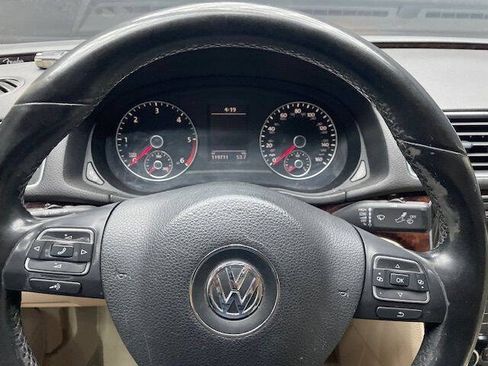 Used 2013 Volkswagen Passat TDI SEL Premium FWD image 9