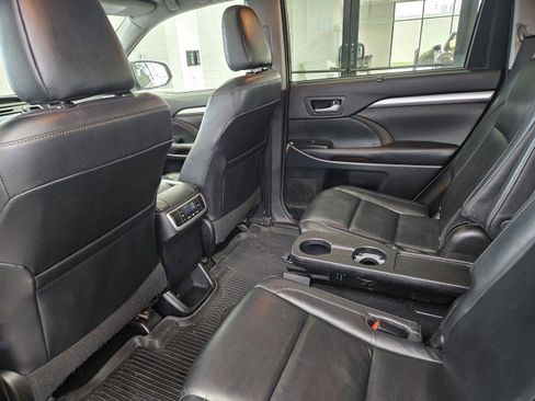 Used 2016 Toyota Highlander XLE image 9