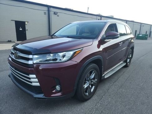 Used 2017 Toyota Highlander Limited Platinum AWD/4WD image 6