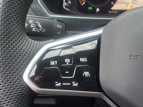 Certified 2022 Volkswagen Tiguan SEL R-Line image 22