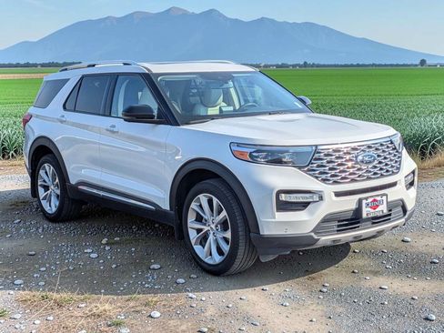 Certified 2023 Ford Explorer Platinum w/ Technology Package AWD/4WD image 8
