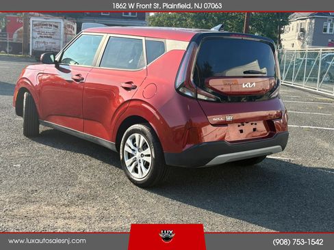 Used 2023 Kia Soul LX FWD image 3