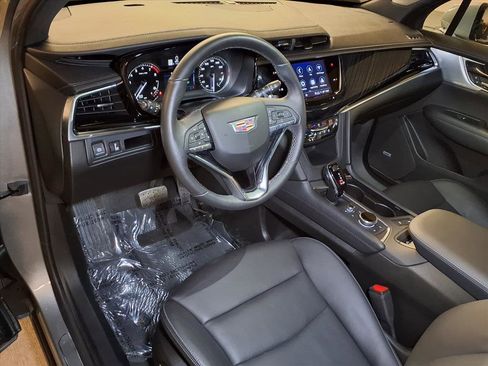Certified 2025 Cadillac XT6 Premium Luxury image 3