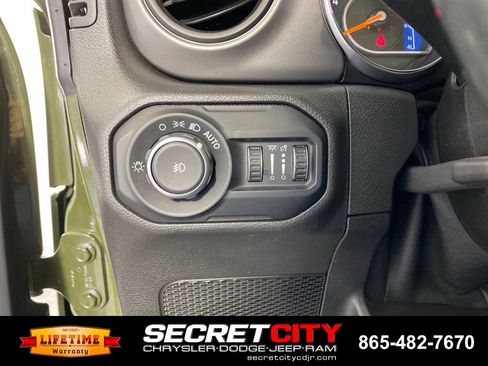 Used 2021 Jeep Wrangler Sport AWD/4WD image 13