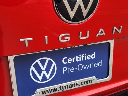 Certified 2024 Volkswagen Tiguan SE R-Line image 15