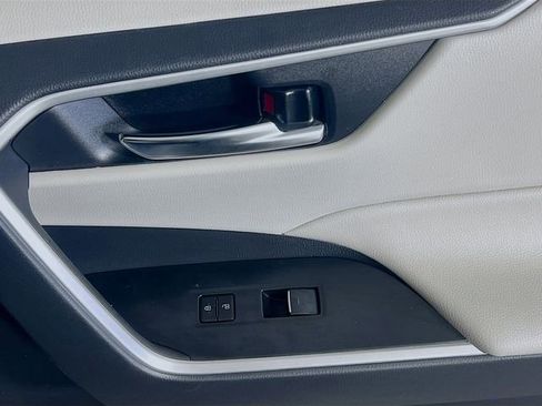 Used 2024 Toyota RAV4 XLE Premium image 31