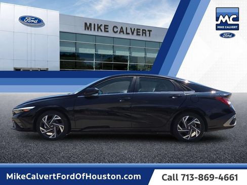 Used 2025 Hyundai Elantra SEL FWD image 2