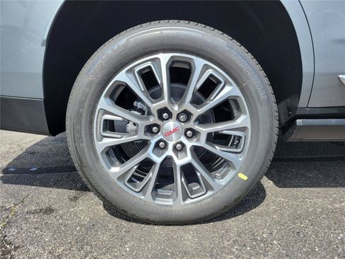 New 2026 GMC Yukon Denali w/ Denali Reserve Package AWD/4WD image 6