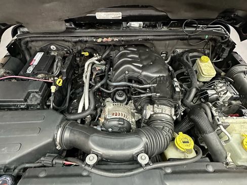 Used 2012 Jeep Wrangler Unlimited Sahara w/ Dual Top Group image 24