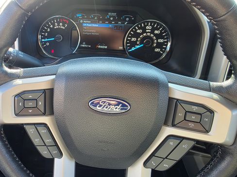 Used 2018 Ford F150 Lariat w/ Equipment Group 502A Luxury image 12